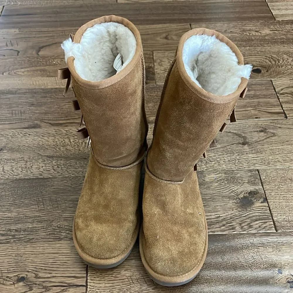 Girls Koolaburra Bow boots. Chestnut. Sz 4.